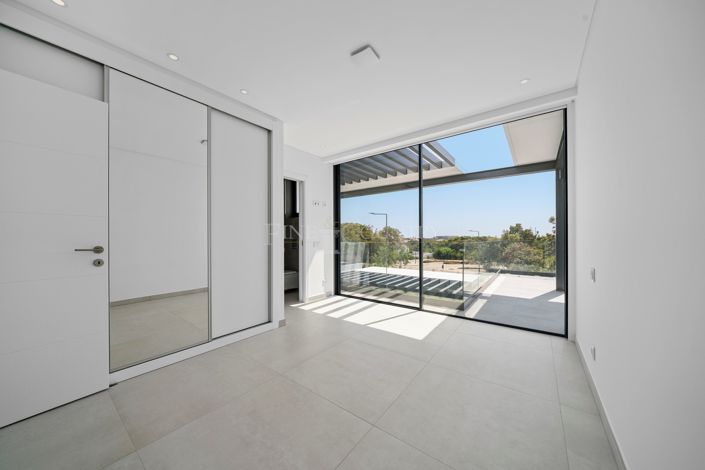 Image No.28-4 Bed Villa for sale