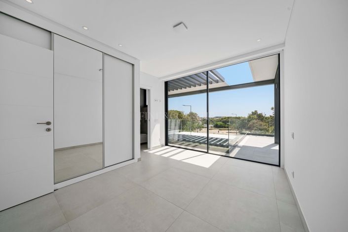 Image No.28-4 Bed Villa for sale