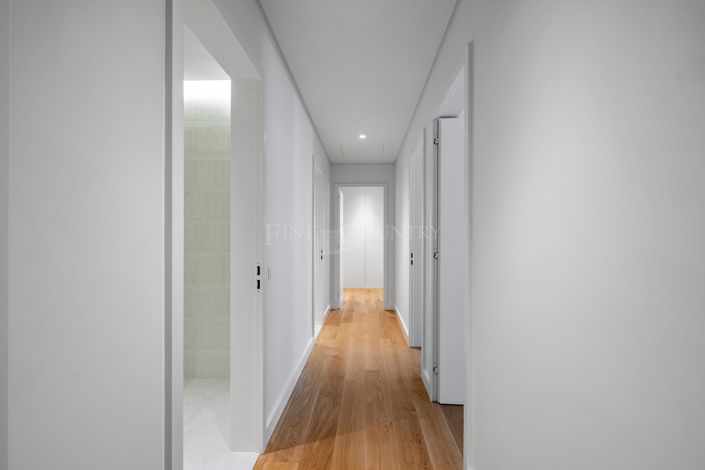 Image No.20-3 Bed Apartment for sale