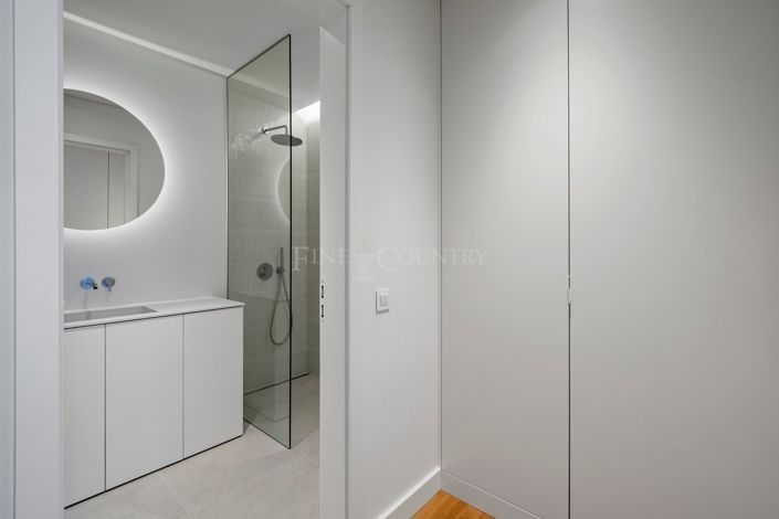 Image No.24-3 Bed Apartment for sale