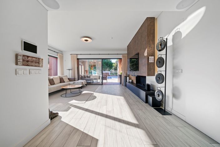 Image No.20-4 Bed Property for sale