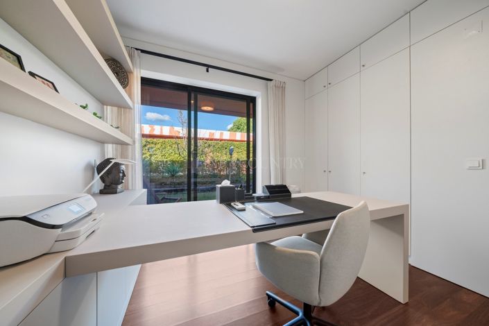 Image No.32-4 Bed Property for sale