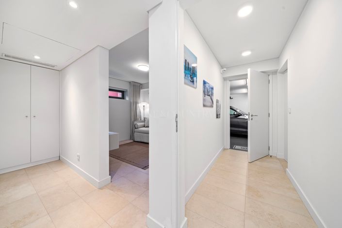 Image No.41-4 Bed Property for sale