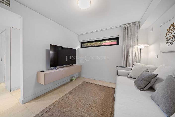 Image No.43-4 Bed Property for sale