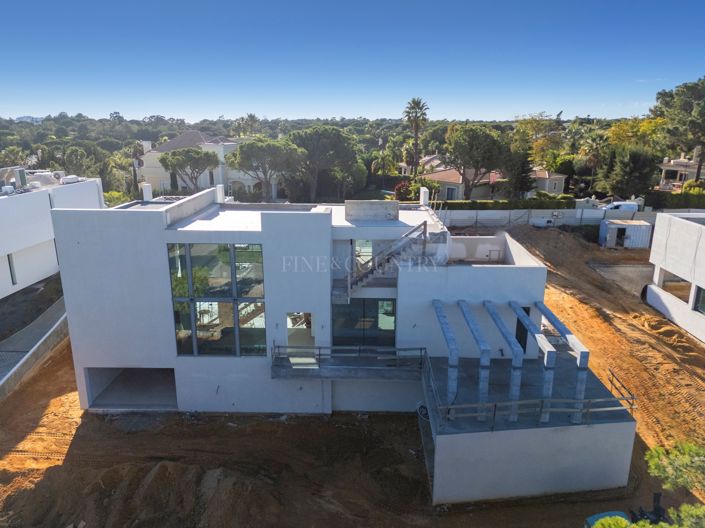 Image No.2-5 Bed Property for sale