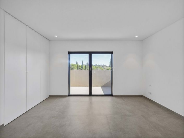 Image No.25-4 Bed Villa for sale