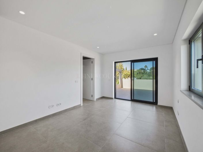 Image No.32-4 Bed Villa for sale