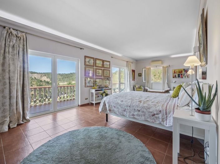 Image No.19-4 Bed Property for sale