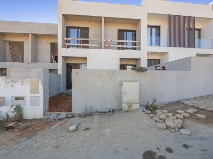 Image No.2-4 Bed Townhouse for sale