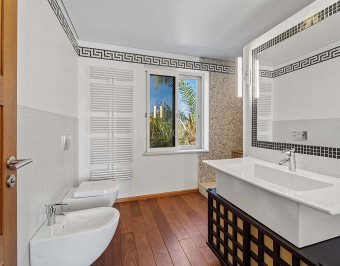 Image No.12-6 Bed Villa for sale