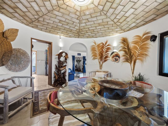 Image No.13-3 Bed Property for sale