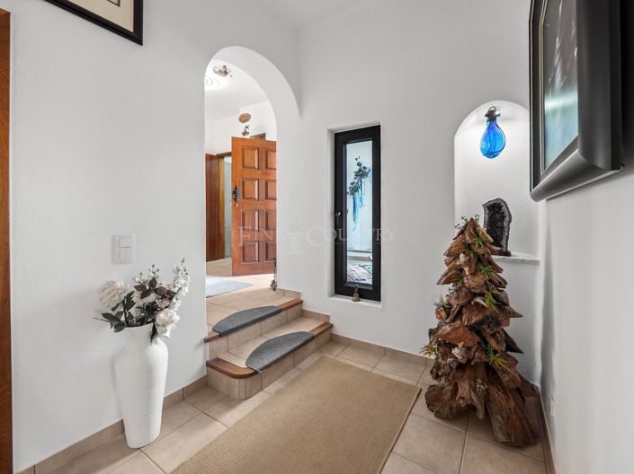 Image No.18-3 Bed Property for sale