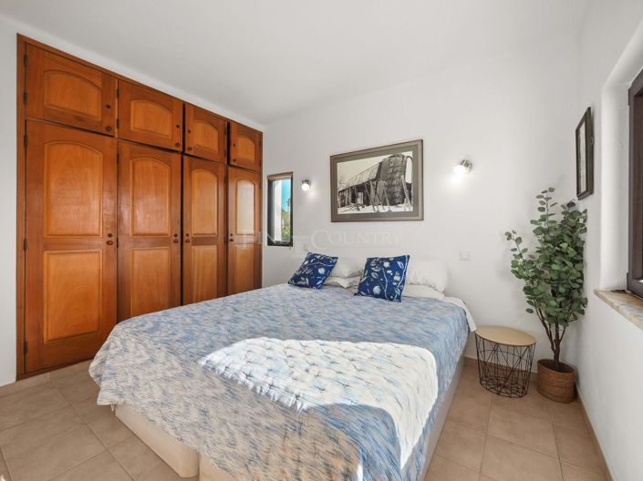 Image No.25-3 Bed Property for sale