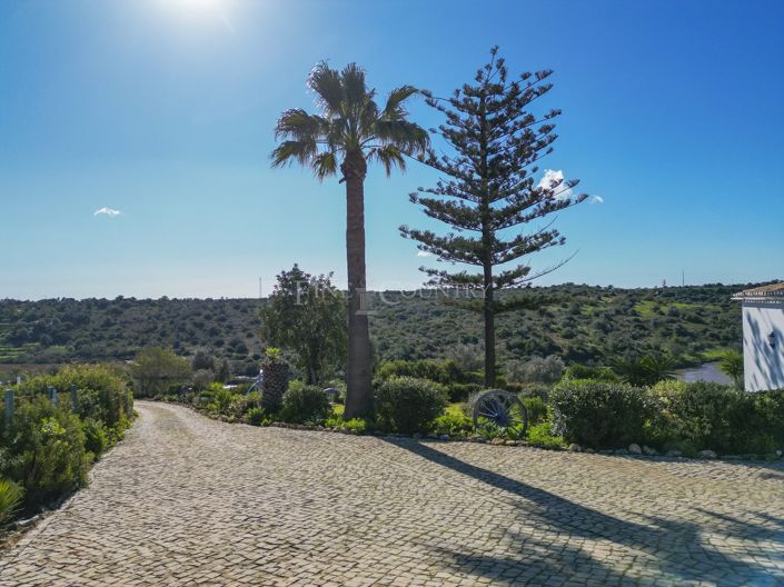 Image No.44-3 Bed Property for sale