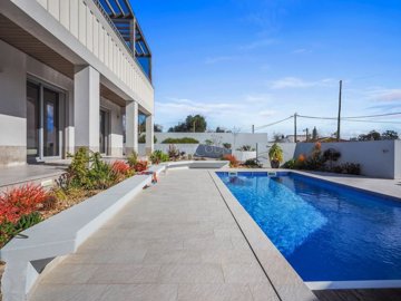 2104-366817-b952a8cbdbc2fd66601ce91bb265b9cce