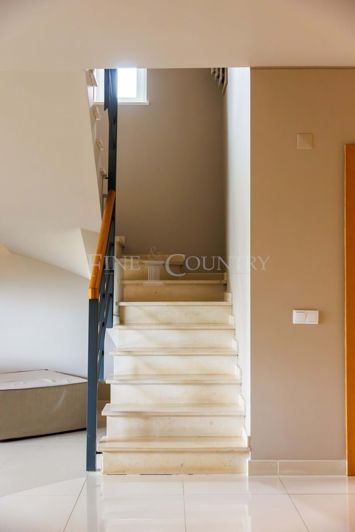 Image No.8-2 Bed Townhouse for sale