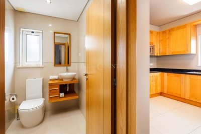 2104-367467-b952a8cbdbc2fd66601ce91bb265b9cce