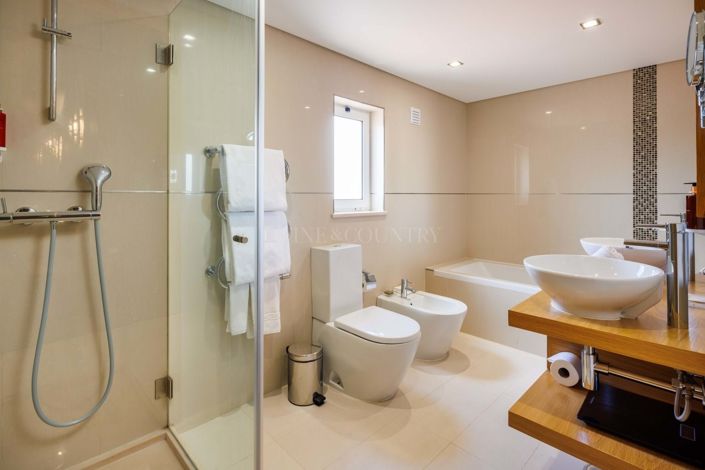 Image No.11-3 Bed Property for sale