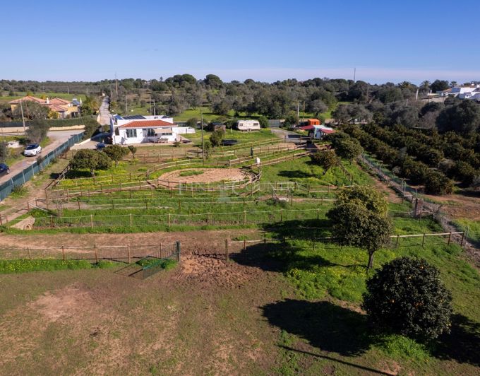 Image No.22-2 Bed Farmhouse for sale