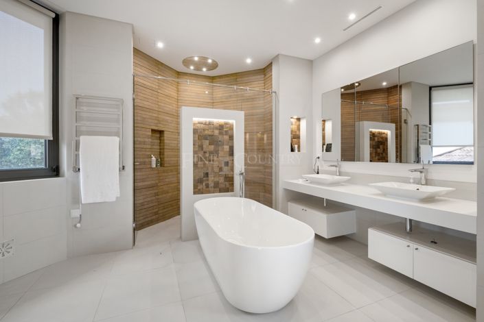 Image No.16-4 Bed Property for sale