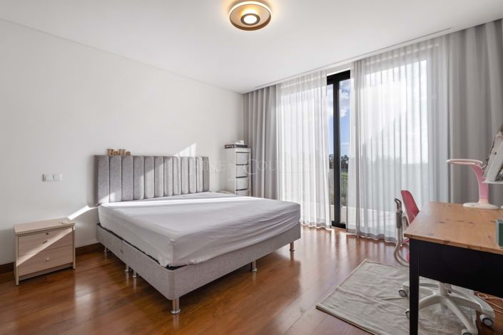 Image No.22-4 Bed Property for sale