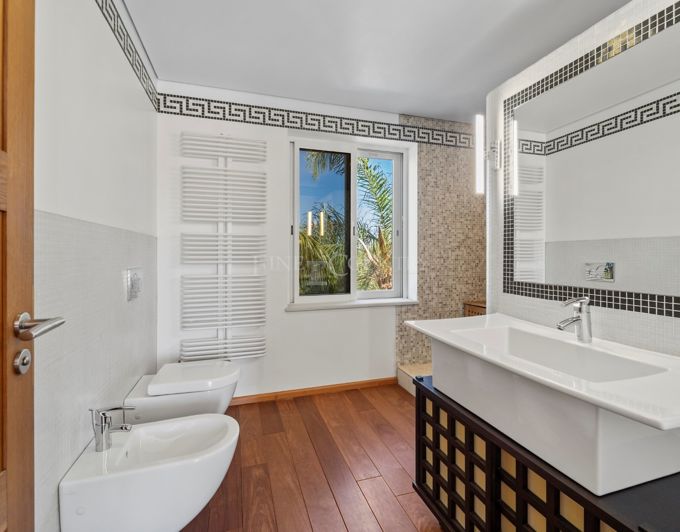 Image No.12-6 Bed Villa for sale