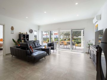 2104-366606-b952a8cbdbc2fd66601ce91bb265b9cce