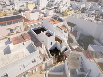 2104-367081-b952a8cbdbc2fd66601ce91bb265b9cce