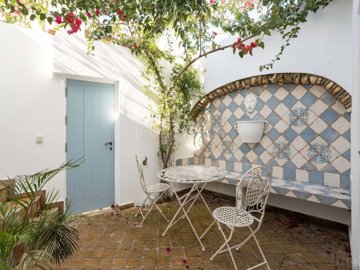 2104-367081-b952a8cbdbc2fd66601ce91bb265b9cce