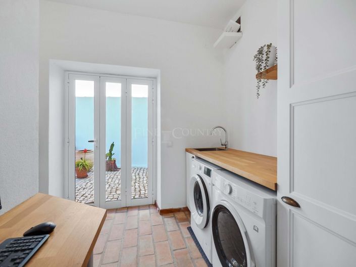 Image No.25-4 Bed Property for sale