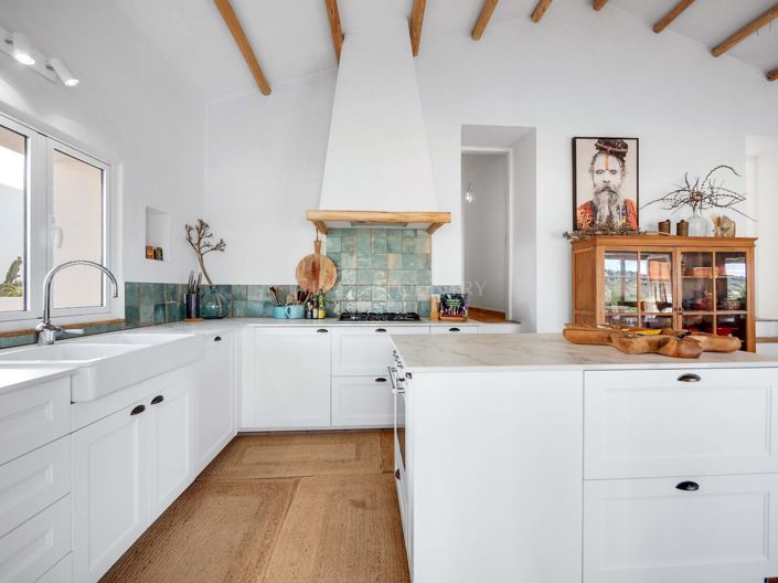 Image No.9-4 Bed Property for sale