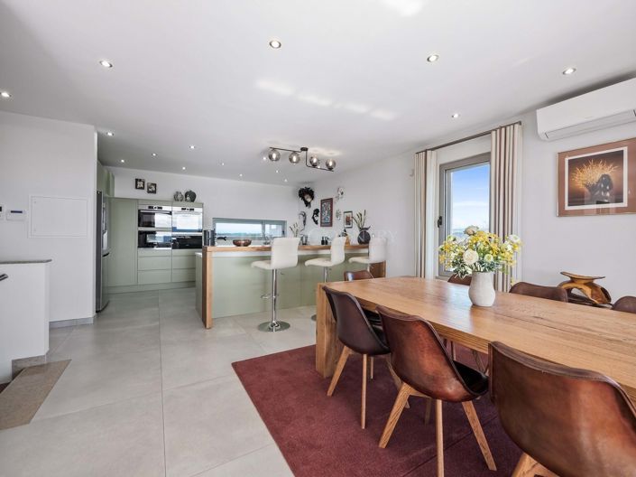 Image No.12-4 Bed Property for sale