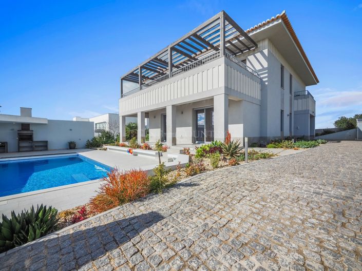 Image No.2-4 Bed Property for sale