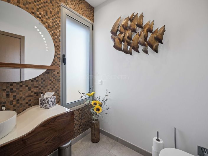 Image No.20-4 Bed Property for sale