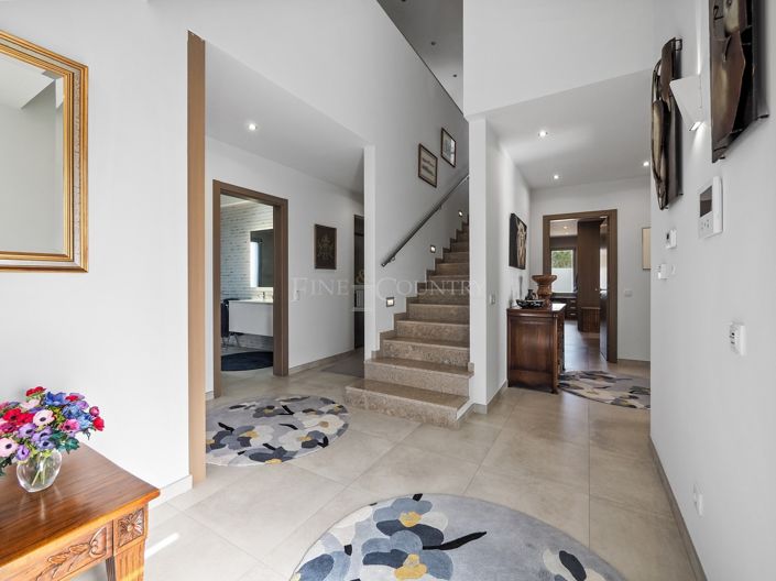 Image No.23-4 Bed Property for sale