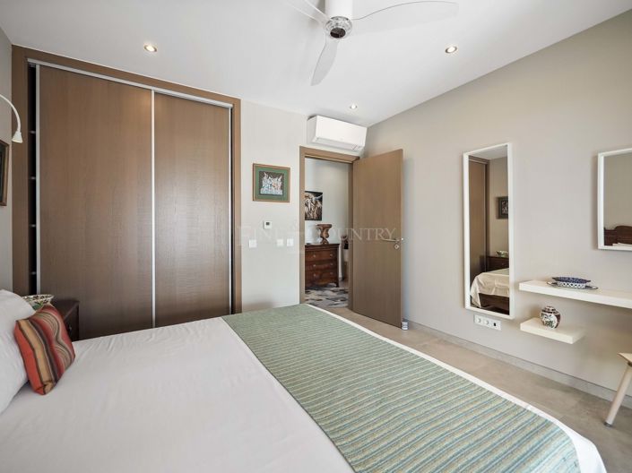 Image No.32-4 Bed Property for sale