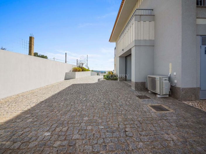 Image No.44-4 Bed Property for sale