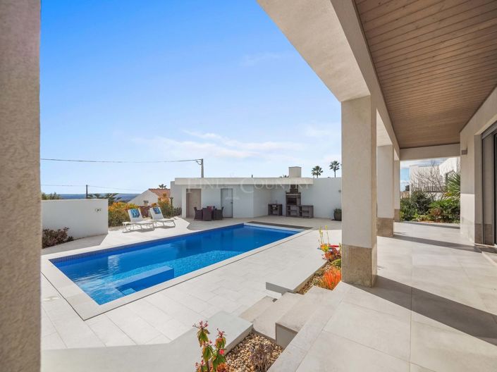 Image No.5-4 Bed Property for sale