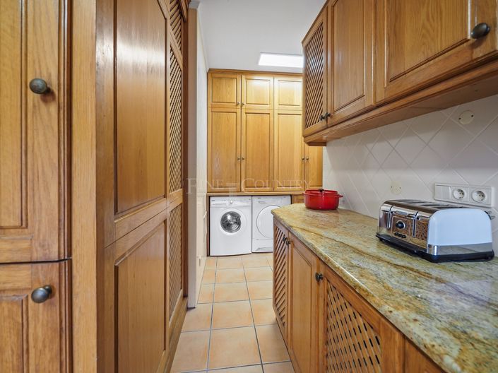 Image No.12-4 Bed Property for sale