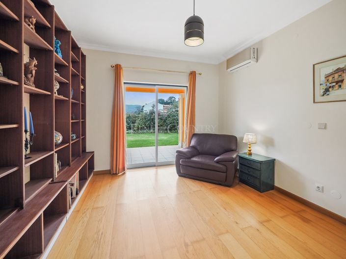 Image No.17-4 Bed Property for sale