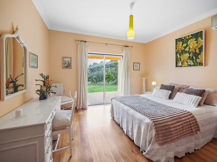 Image No.19-4 Bed Property for sale