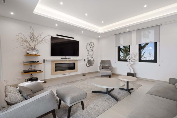 Image No.8-4 Bed Property for sale