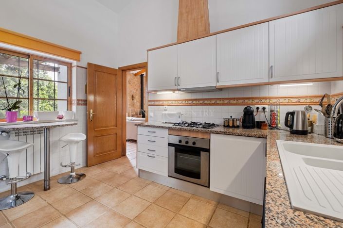 Image No.11-3 Bed Property for sale