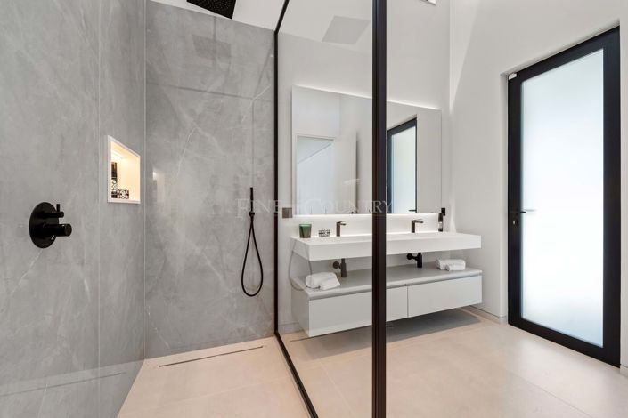 Image No.23-7 Bed Villa for sale