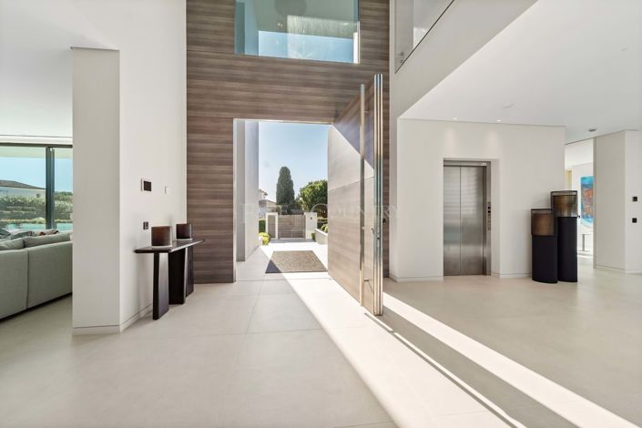 Image No.5-7 Bed Villa for sale