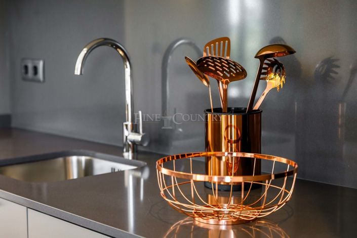 Image No.19-5 Bed Property for sale