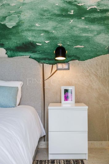 Image No.24-5 Bed Property for sale