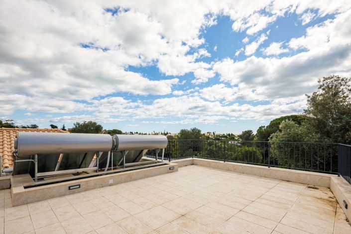 Image No.32-5 Bed Property for sale