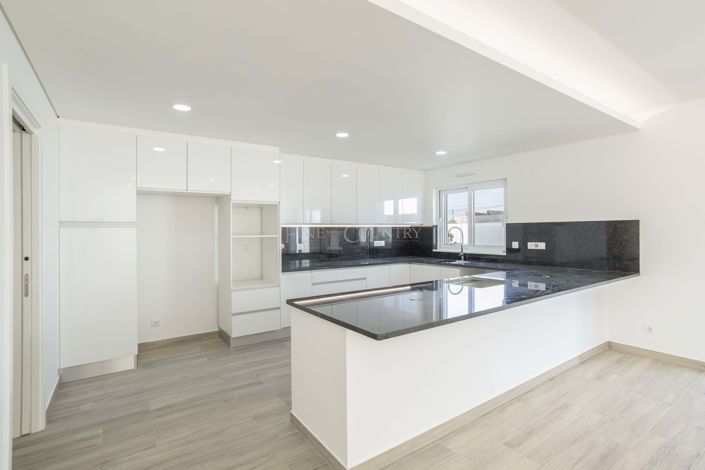 Image No.8-4 Bed Villa for sale