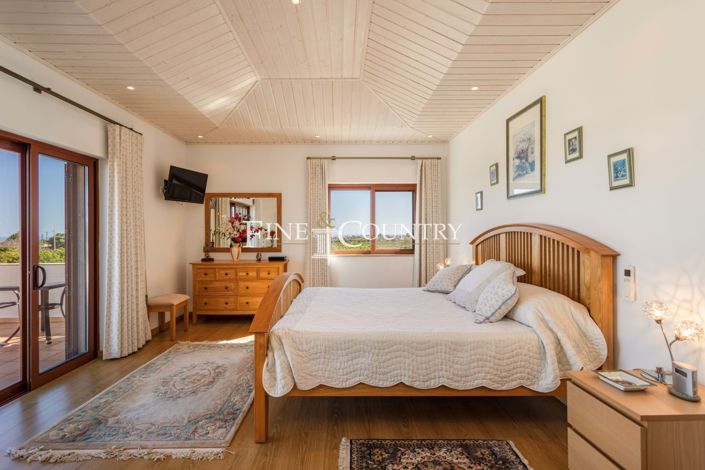 Image No.27-4 Bed Property for sale